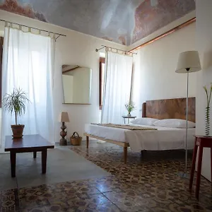 Piazza San Pantaleo Bed and breakfast